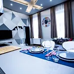 Danube Bank Apartment With Sauna/A.C